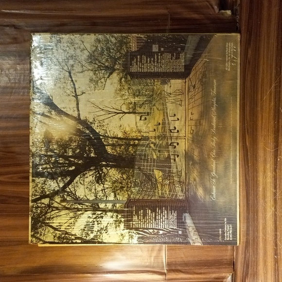 Elvis recorded live on stage in Memhis Graceland vinyl album - Picture 2 of 3